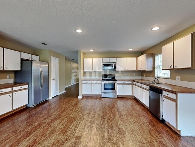 Photo - 15601 Sarcee Ct