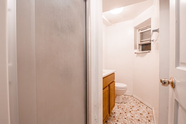 Photo - 828 W Dakin St Unit g