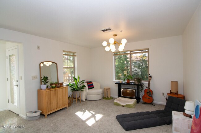 Photo - 1052 Watt St Unidad C