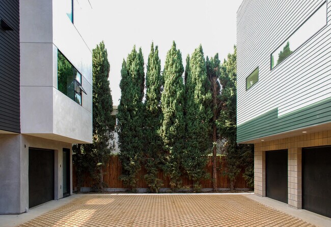 Photo - 6348 Primrose Ave