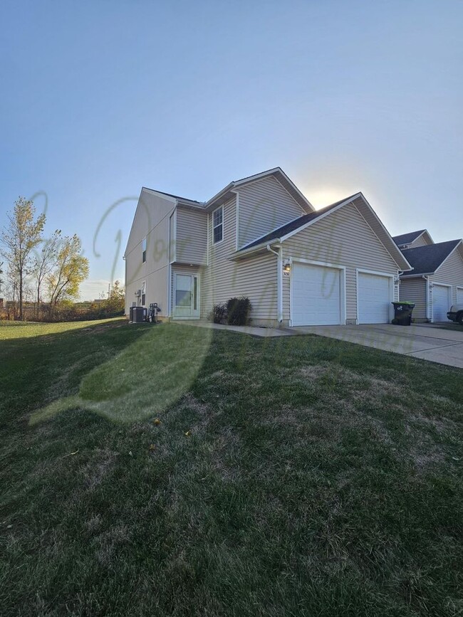 Building Photo - 505 NE 1st St Unit 505 -  D