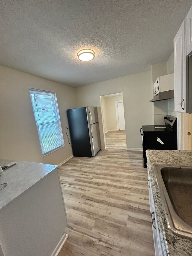 Photo - 5355 Helen Ave