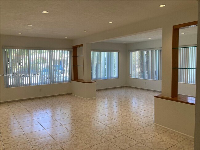 9440 Carlyle Ave