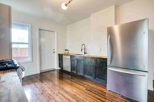 Photo - 2bed 1 bath apartment for rent on Kibbe St Unidad 101