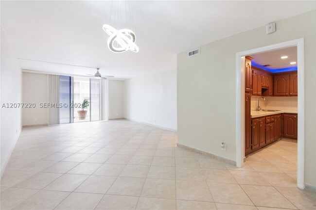 Building Photo - 16740 NE 9th Ave Unit 604