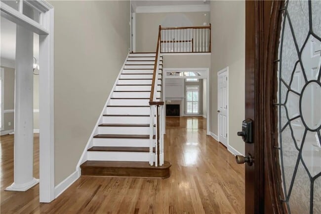 Photo - 312 Declaire Way NE