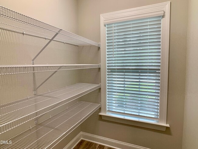 Photo - 672 Barneswyck Dr