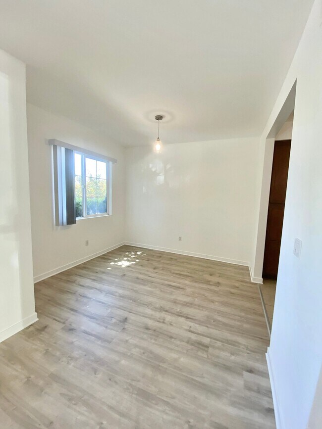 9731 Vesper Ave Unit 3