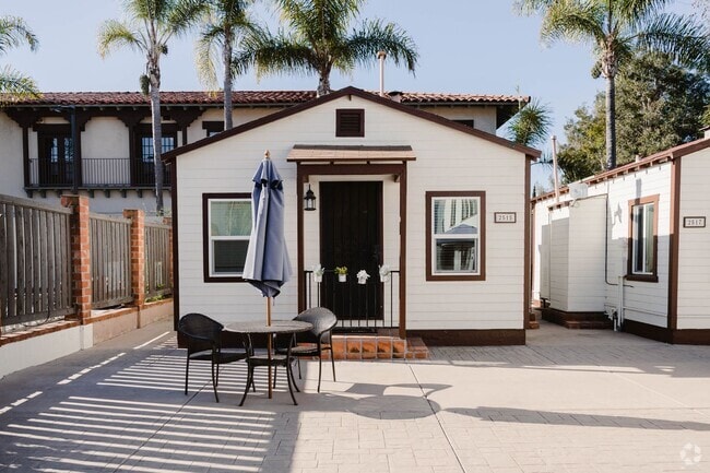 Building Photo - **CHARMING CASITA ** 1Bedroom / 1 Bath ava... Unit 2517 Rental