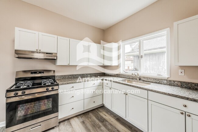 Photo - 800 Addison St