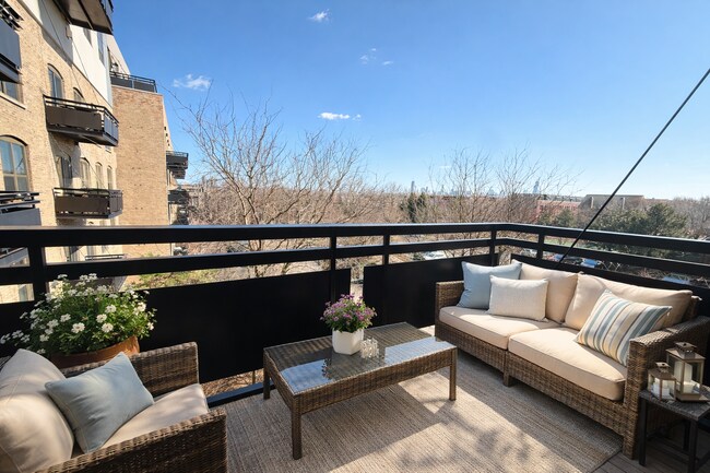 Photo - 1735 W Diversey Pkwy Unit 408