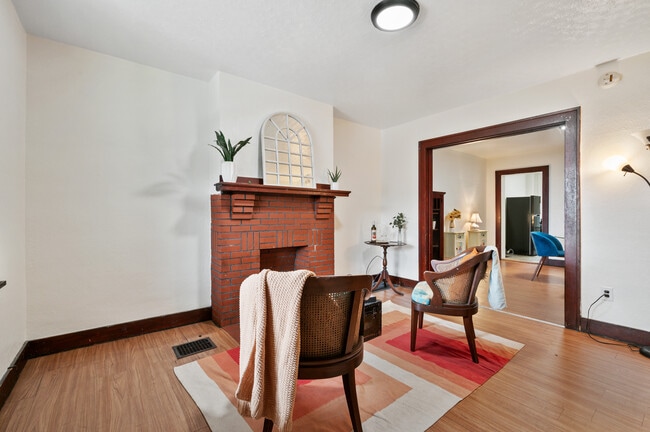 Building Photo - 2241 1/2 Hawthorne Ave