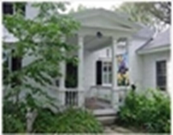 Building Photo - 1031 Main St Unit 1