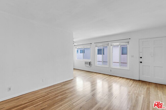 Photo - 1248 Barry Ave Unit 7