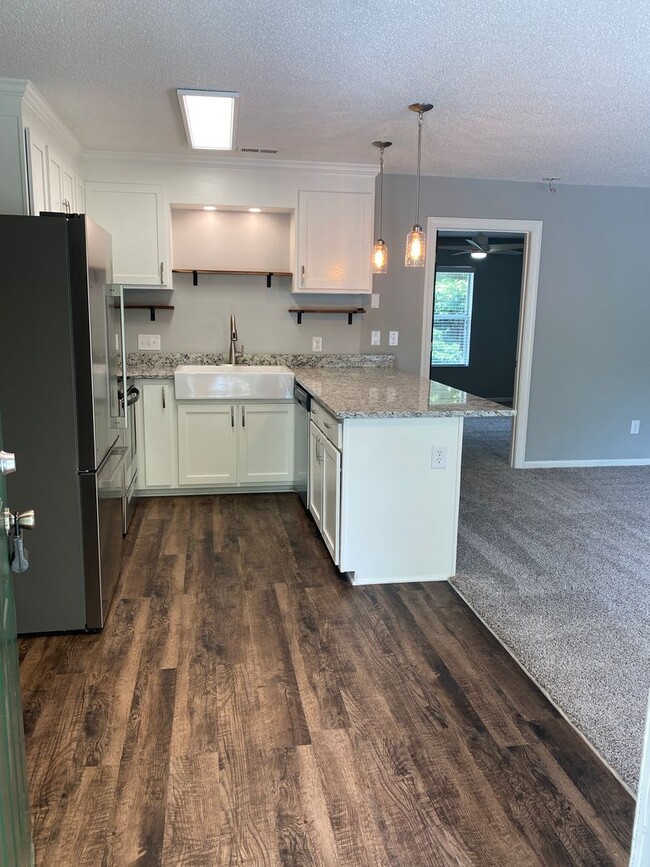 Photo - Avery Square