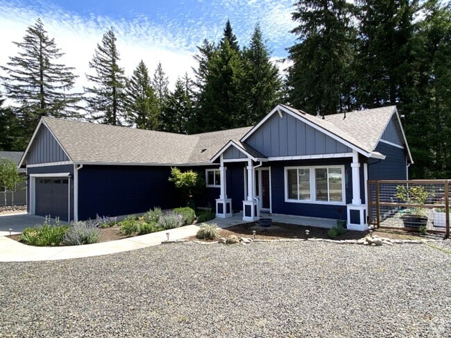 Building Photo - An Oasis Awaits Rental