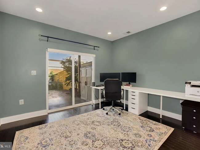 Photo - 1030 Perry St NE
