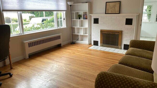 Photo - 72 Holyoke St