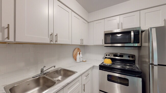 Photo - 323 Niagara Blvd