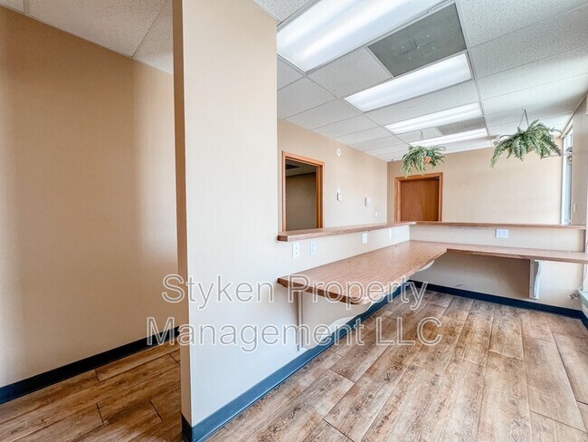Photo - 555 S Schuyler Ave