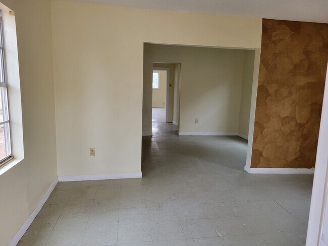 Photo - 1716 Iturbide St