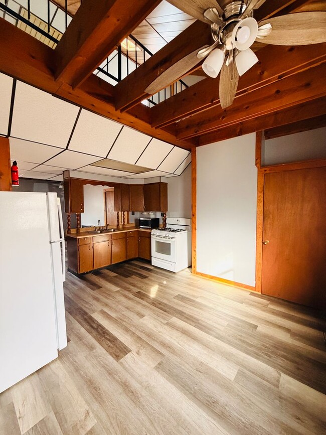 Building Photo - 21 Kosciusko Way Unit 21 Kosciusko  2