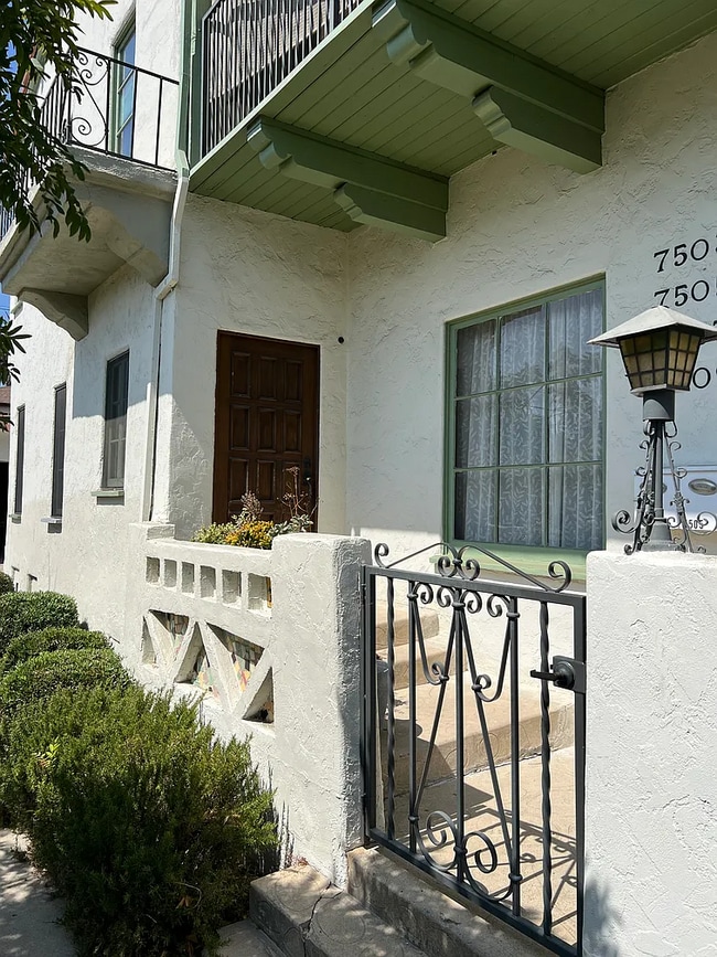 Building Photo - 7505 Rosewood Ave Unit 7505 Rosewood Ave Rental