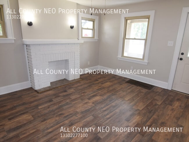 Photo - 643 E Archwood Ave