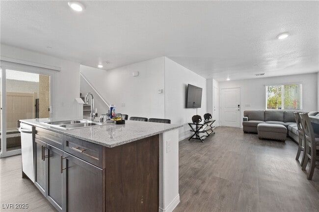 Photo - 7005 Magenta Moon St