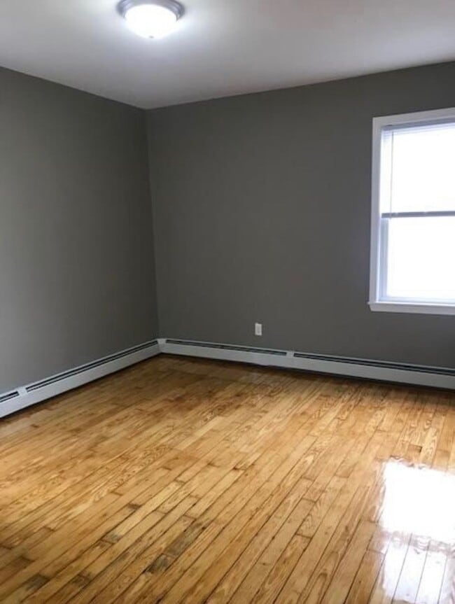 Building Photo - 26 Hawkins St Unit 3 Rental