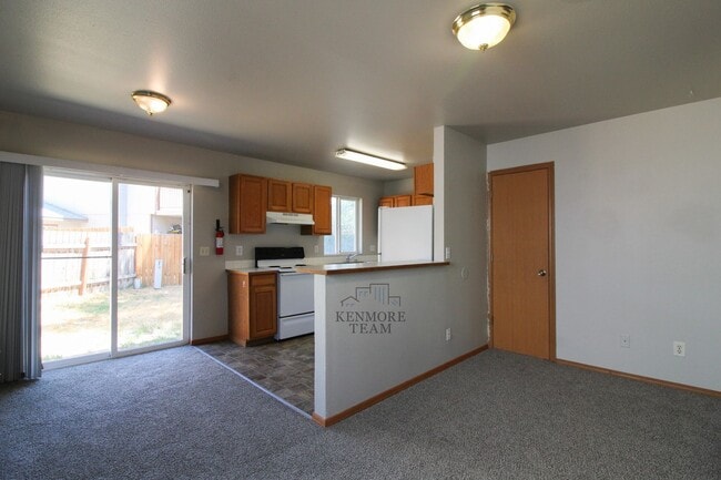 Photo - 825 S Elm St