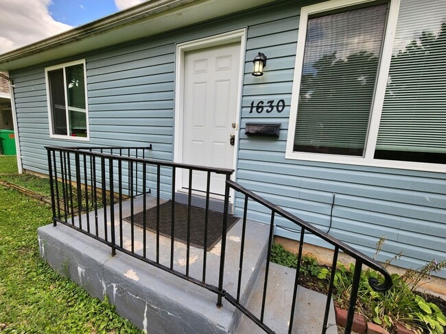 Photo - Spacious 3-Bedroom, 1-Bathroom Home AVAILABLE NOW!!