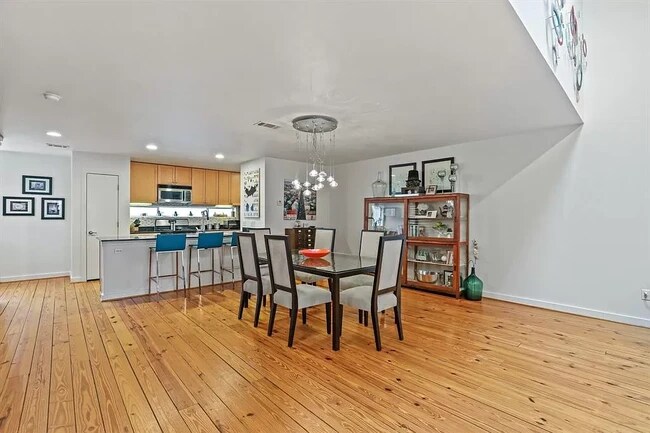 Photo - 2809 Crawford St