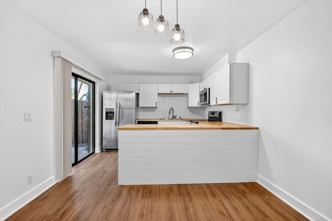 Photo - 198 Lake Arbor Dr