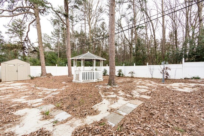 Photo - "Charming 3-Bedroom Retreat with Gleaming Hardwood Floors in Westerly Hills!"