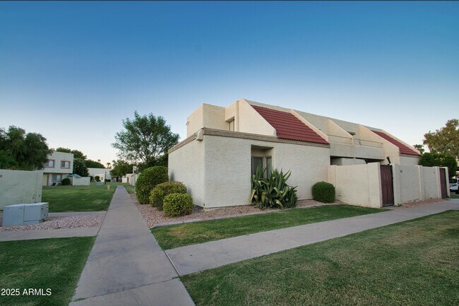 Building Photo - 6018 N 79th St Rental