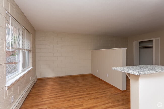 Studio, 1BA - 500SF