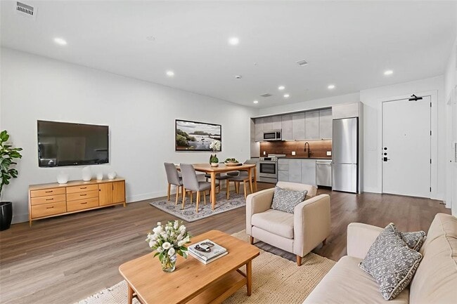 Photo - 4315 S Congress Ave Unit 202