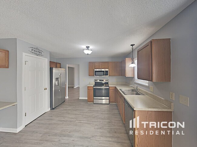 Photo - 210 Glen Rose Cir