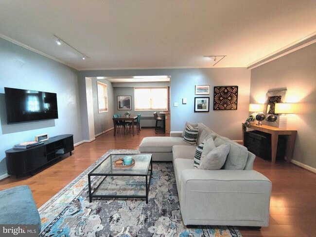 Photo - 103 N George Mason Dr
