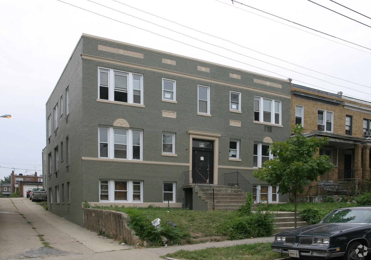 Photo - 1815 A St SE