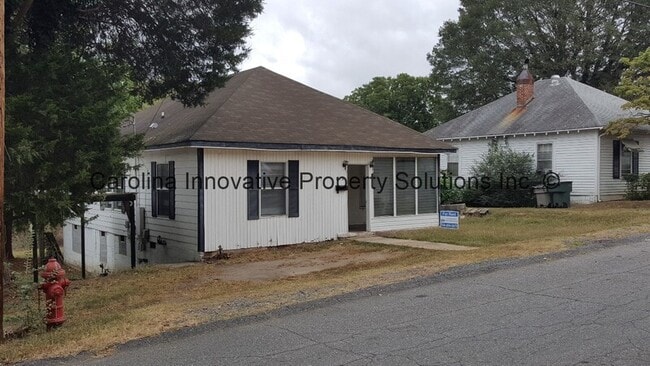 Photo - 610 N Pear St