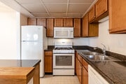 2BR, 2BA - Carlysle Kitchen