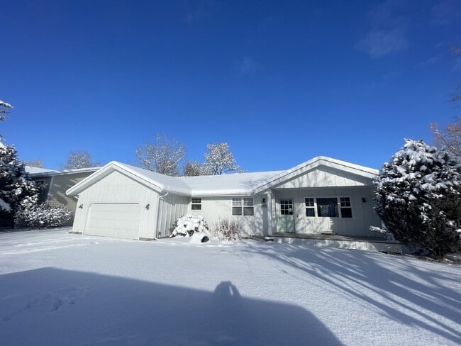Photo - Charming 3 Bedroom, Single Level Home in Central Bozeman