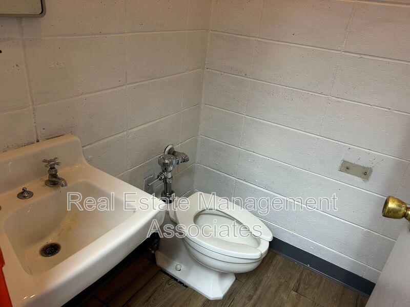 Photo - 454 W Solomon St