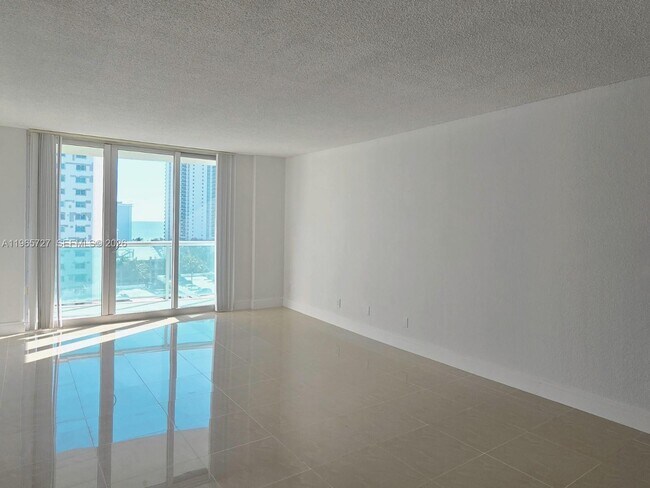 Photo - 19380 Collins Ave Unidad 1002