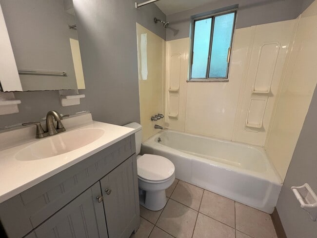 Photo - 20 Woodlawn St Unit 1