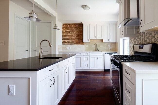 Photo - 751 Quincy St