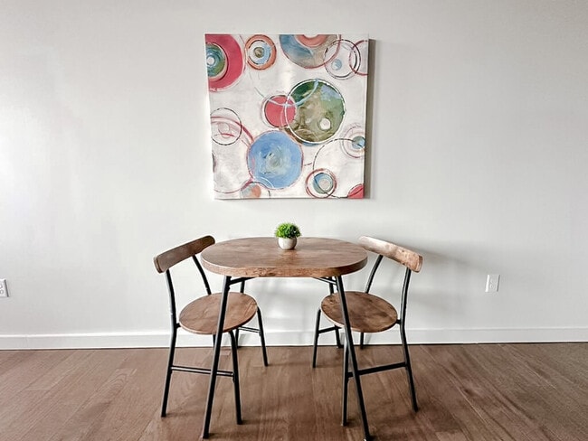 Photo - 403 W 4th St N Unidad ID1352446P