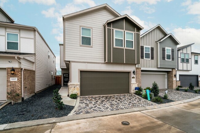 Building Photo - 8209 Rising Stream Dr